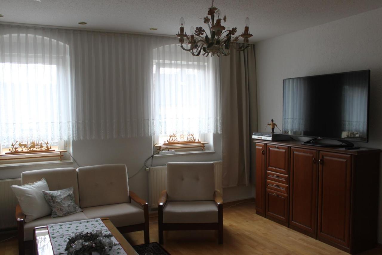 Ferienwohnung "Kuechenmeister" シュレッタウ エクステリア 写真