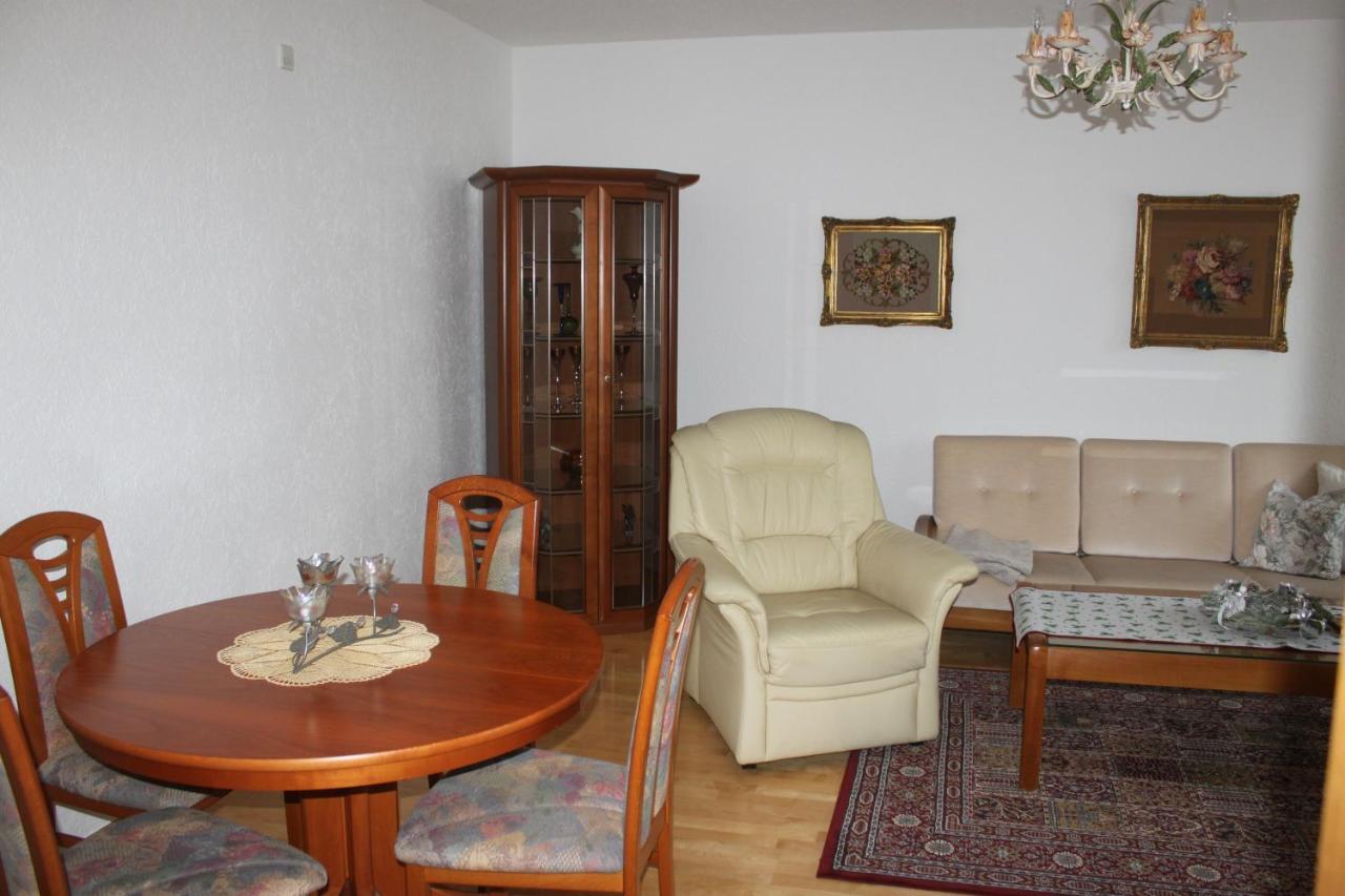 Ferienwohnung "Kuechenmeister" シュレッタウ エクステリア 写真