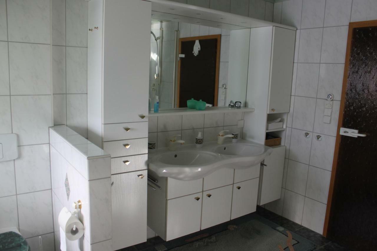 Ferienwohnung "Kuechenmeister" シュレッタウ エクステリア 写真
