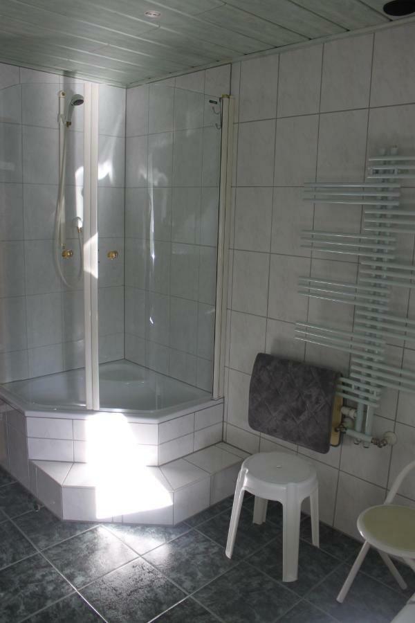 Ferienwohnung "Kuechenmeister" シュレッタウ エクステリア 写真